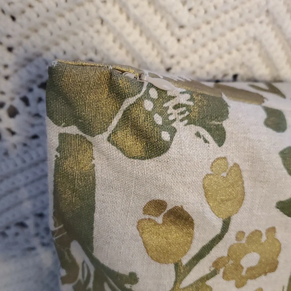 Pottery Barn Linen/Cotton  Botanical Gold and Green Accent Sham.